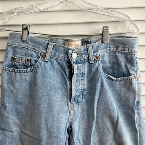GAP Low Rise Light Wash Denim Jean. Straight Leg, Button Fly. Size 4.